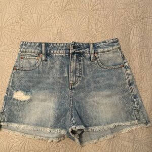 Alice and Olivia denim shorts size 26